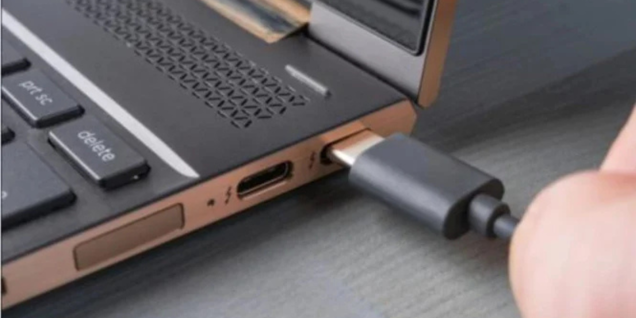 Baterai Laptop Lama Penuh? Atasi Masalah Slow Charging dengan Memahami Pembagian Daya yang Tepat