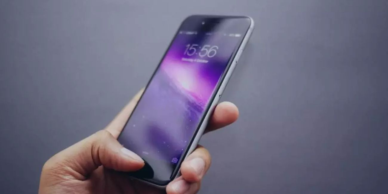 Jangan Panik! Ini 6 Cara Mengatasi Layar HP yang Bergaris Tanpa Servis